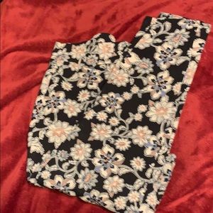 💖Torrid💖 Navy blue floral pattern leggings. 3X